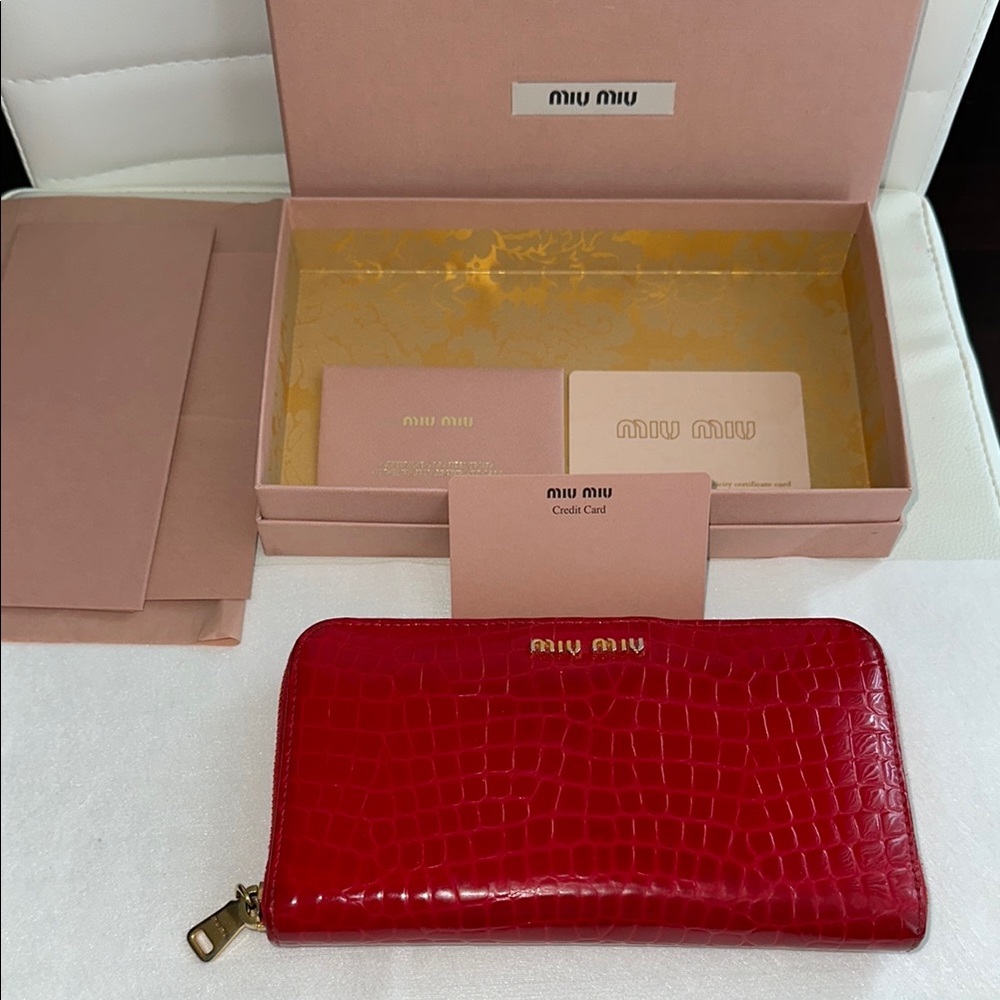 Miu Miu Red Crocodile-Embossed Wallet Preowned